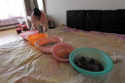 合水楼上漏水，住户失联，小区没物管，业主维权难！律师来支招……